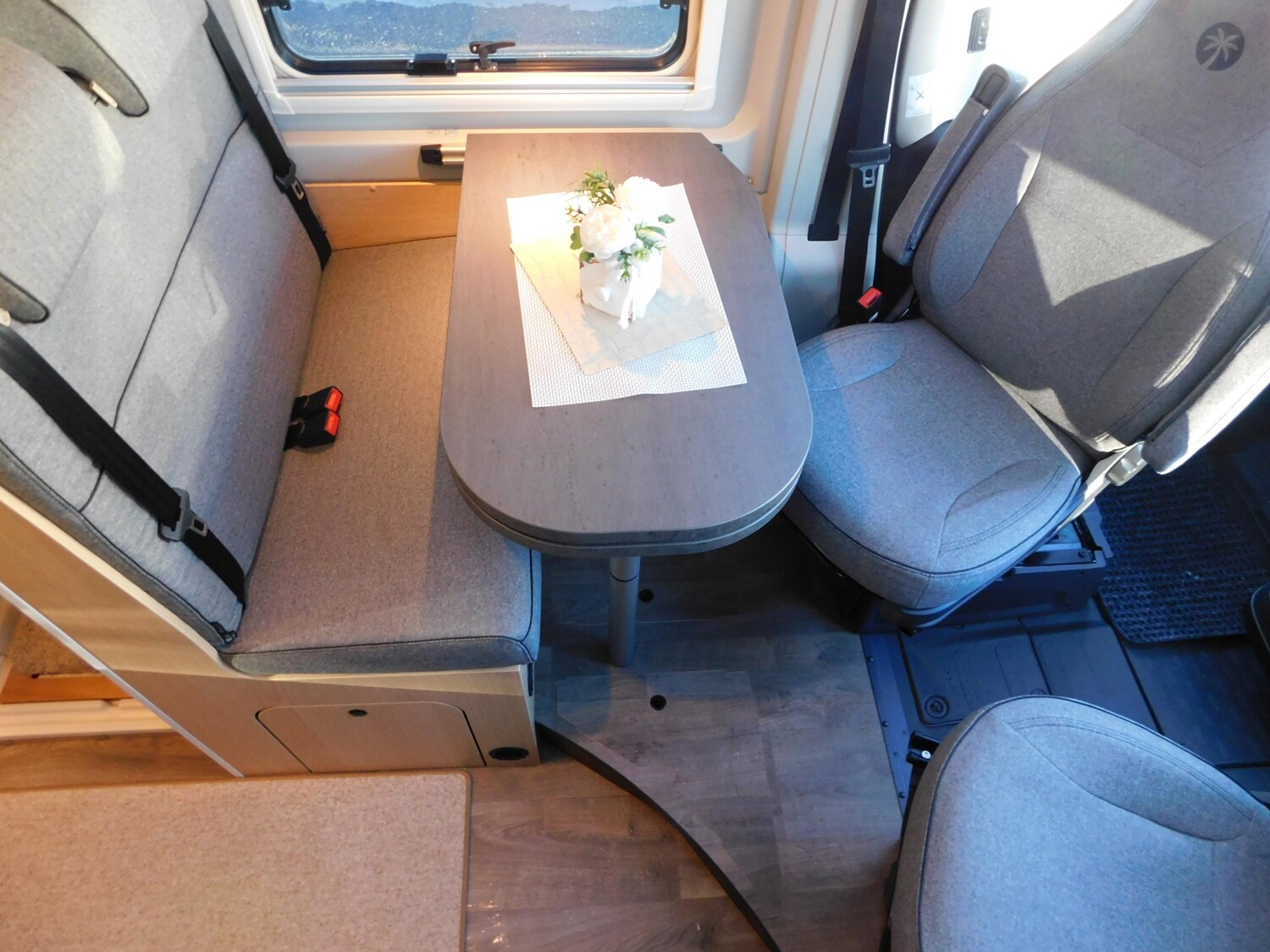 Sunlight Cliff X 600 Schlafdach+ACC+180/Automatik+Combi4D - Bild 13