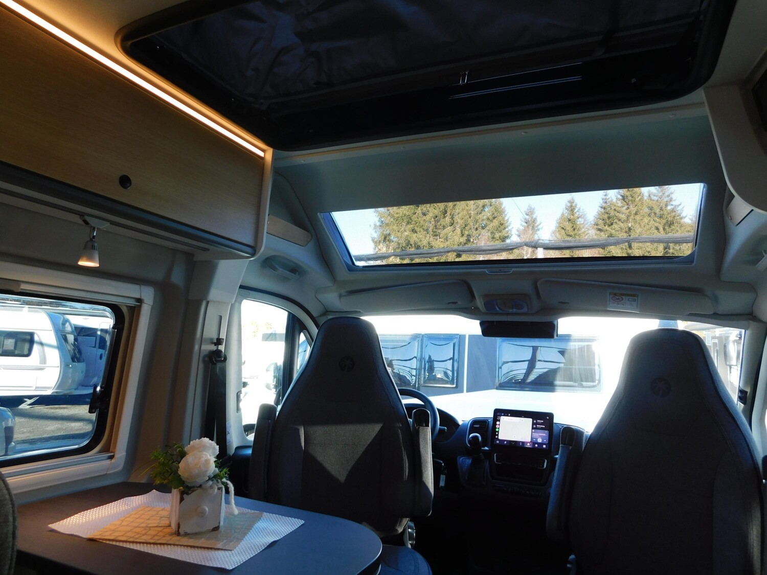 Sunlight Cliff X 600 Schlafdach+ACC+180/Automatik+Combi4D - Bild 14