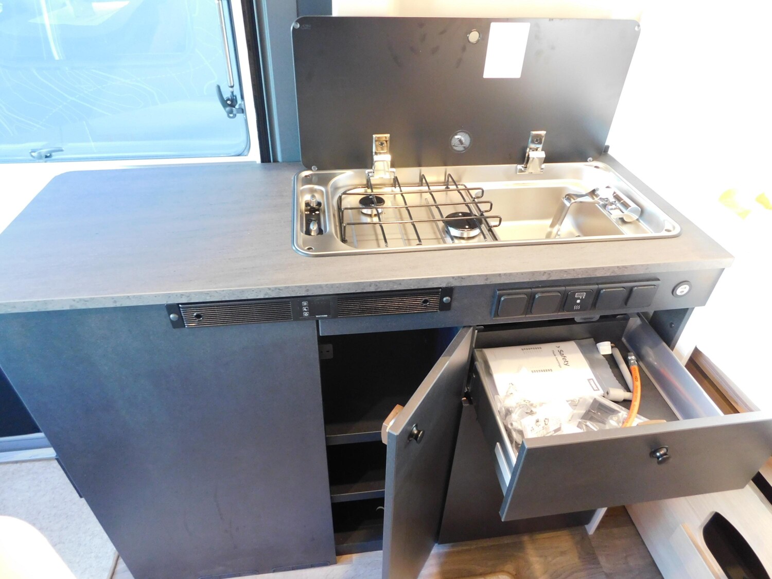 Sunlight Cliff X 600 Schlafdach+ACC+180/Automatik+Combi4D - Bild 15