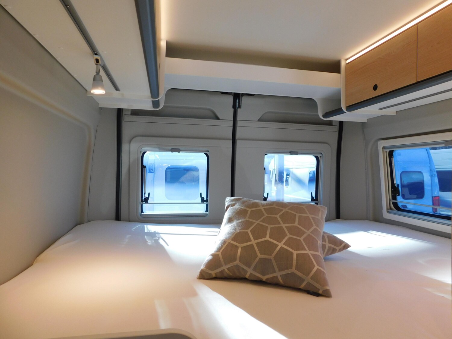 Sunlight Cliff X 600 Schlafdach+ACC+180/Automatik+Combi4D - Bild 17