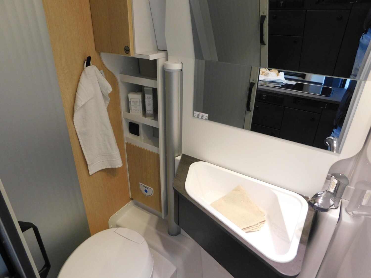 Sunlight Cliff X 600 Schlafdach+ACC+180/Automatik+Combi4D - Bild 20