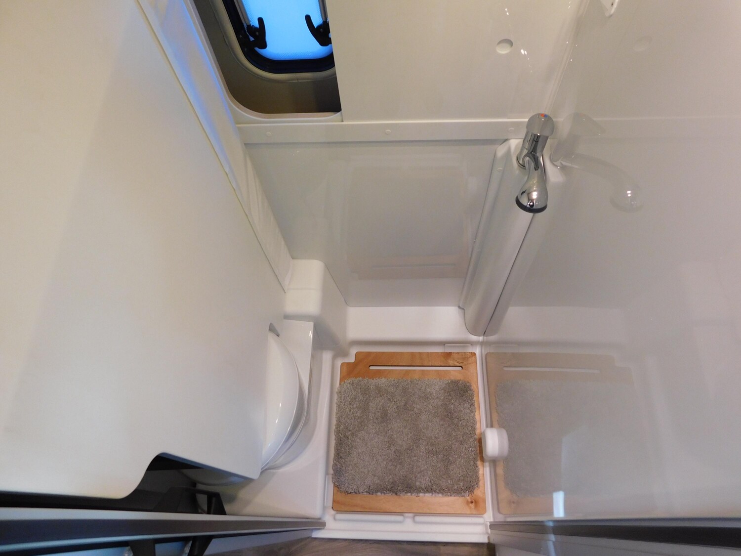 Sunlight Cliff X 600 Schlafdach+ACC+180/Automatik+Combi4D - Bild 21