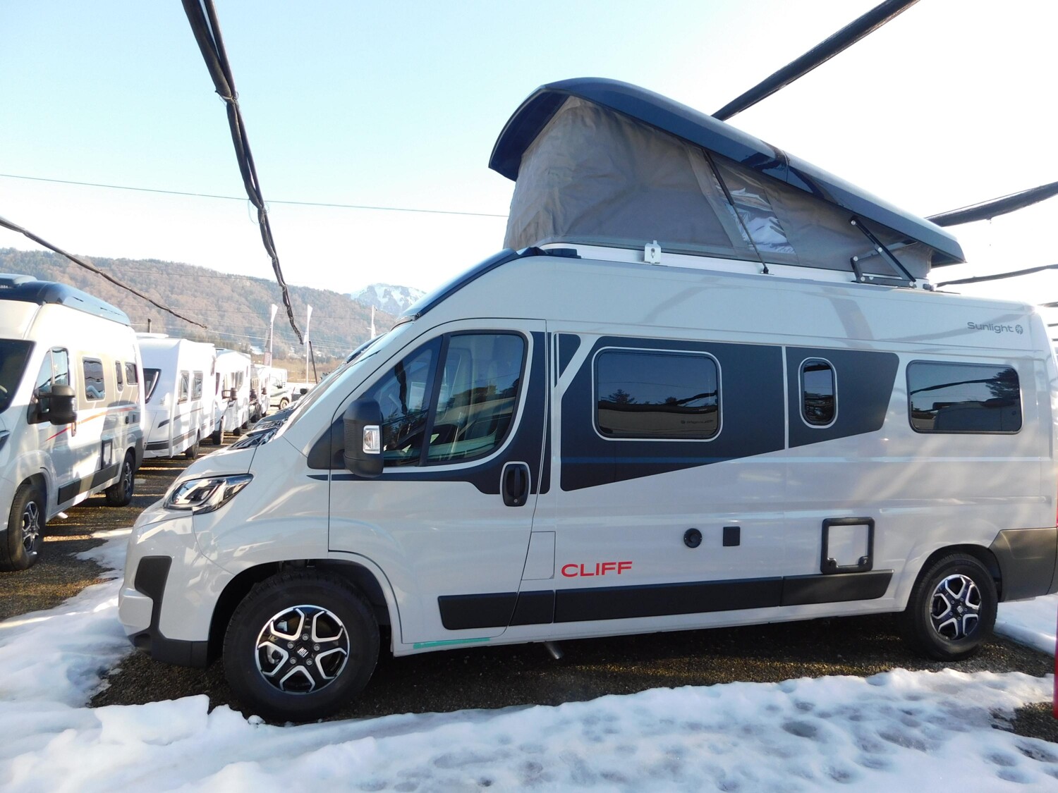 Sunlight Cliff X 600 Schlafdach+ACC+180/Automatik+Combi4D - Bild 5