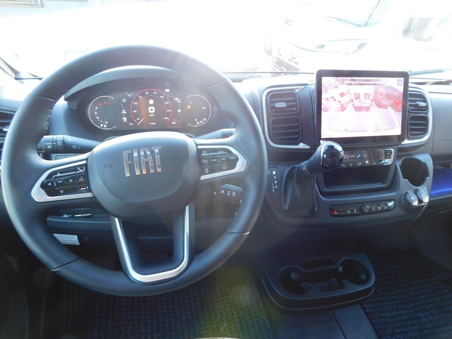 Sunlight Cliff X 600 Schlafdach+ACC+180/Automatik+Combi4D - Bild 8