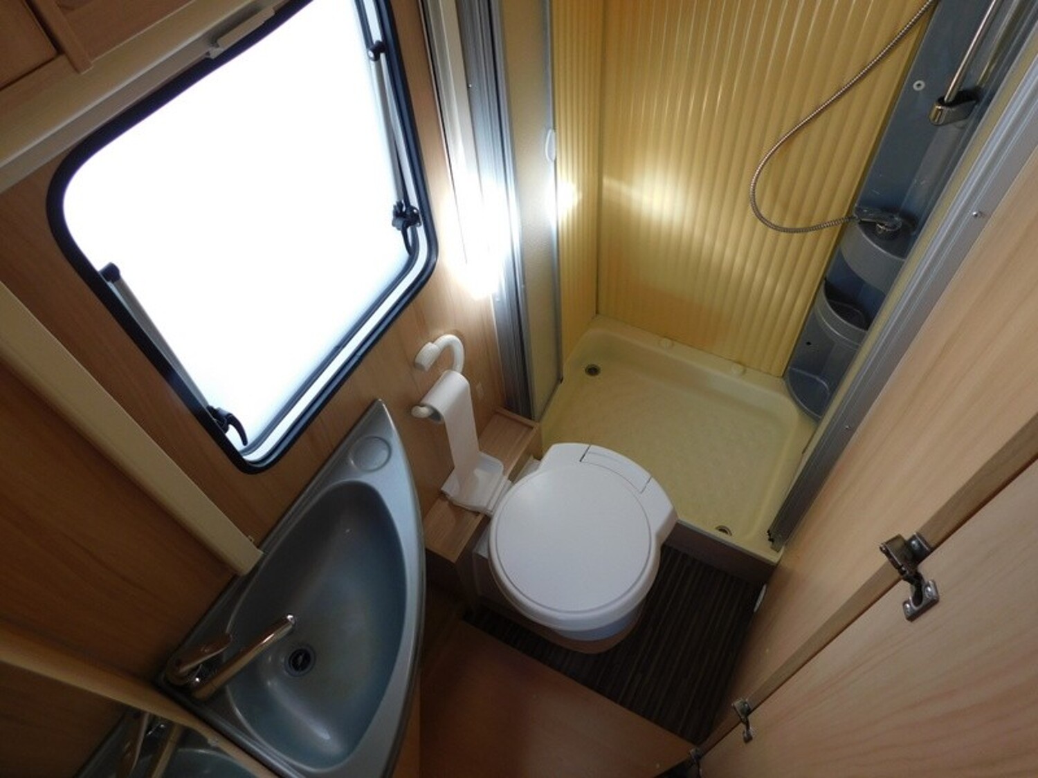 Sunlight T 64 Markise, RFK, Fahrradträger - Sunlight Reisemobil 2012 - Bild 11 Sunlight T 64 Markise, RFK, Fahrradträger - Bild 11