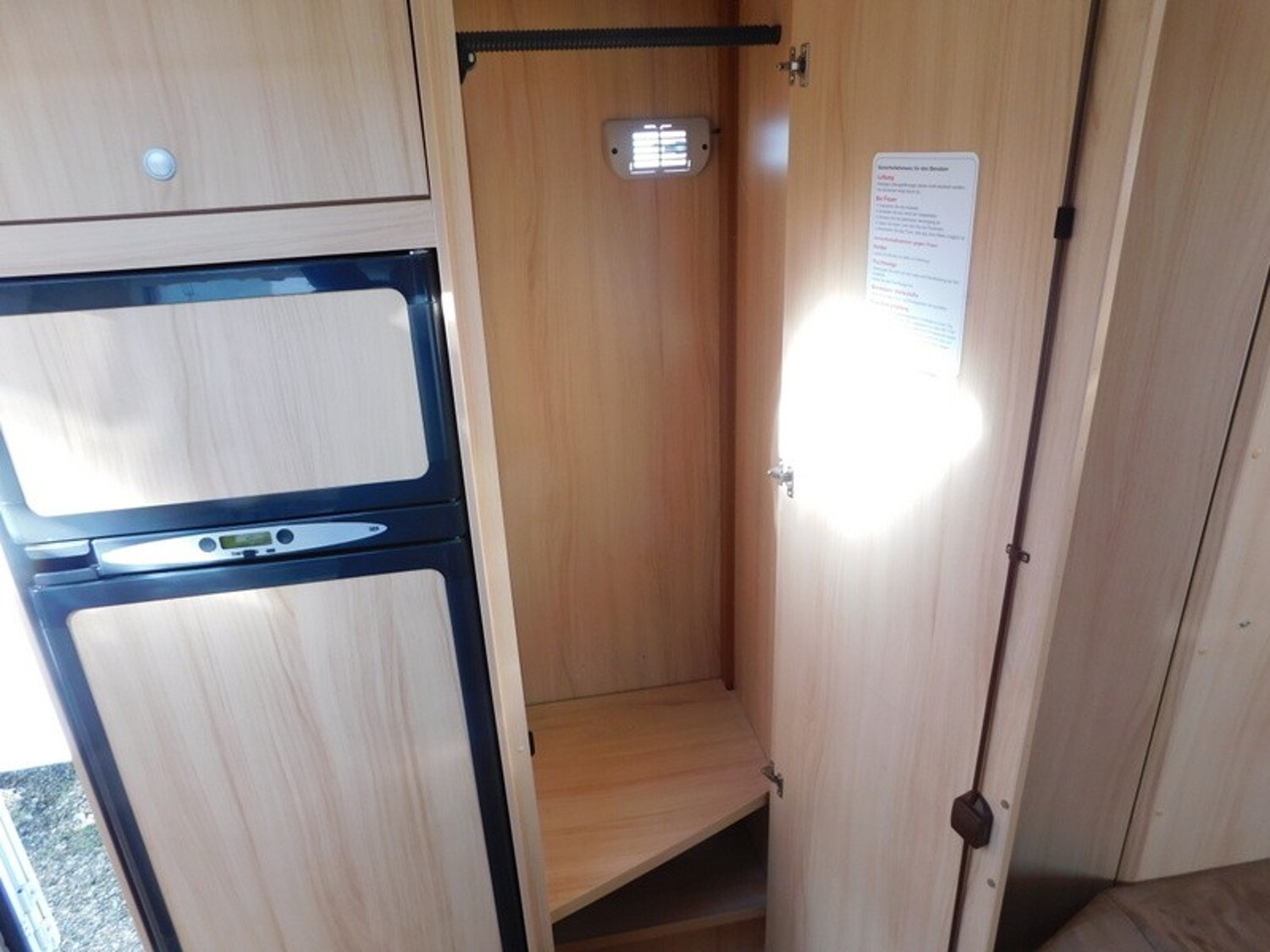 Sunlight T 64 Markise, RFK, Fahrradträger - Sunlight Reisemobil 2012 - Bild 12 Sunlight T 64 Markise, RFK, Fahrradträger - Bild 12