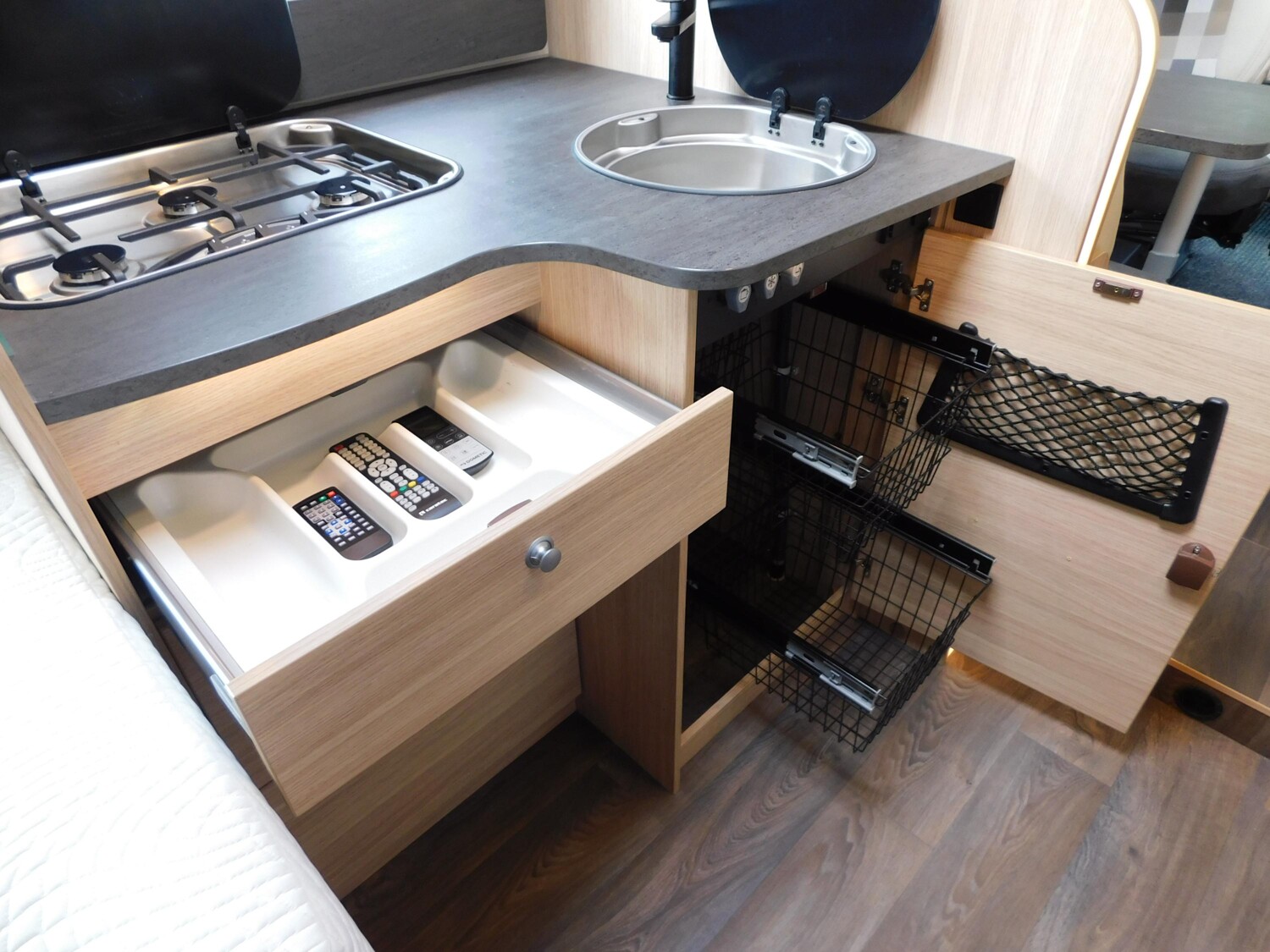 Sunlight T 64 Hubbett, Solar, Wechselrichter, SAT, Klima - Bild 15