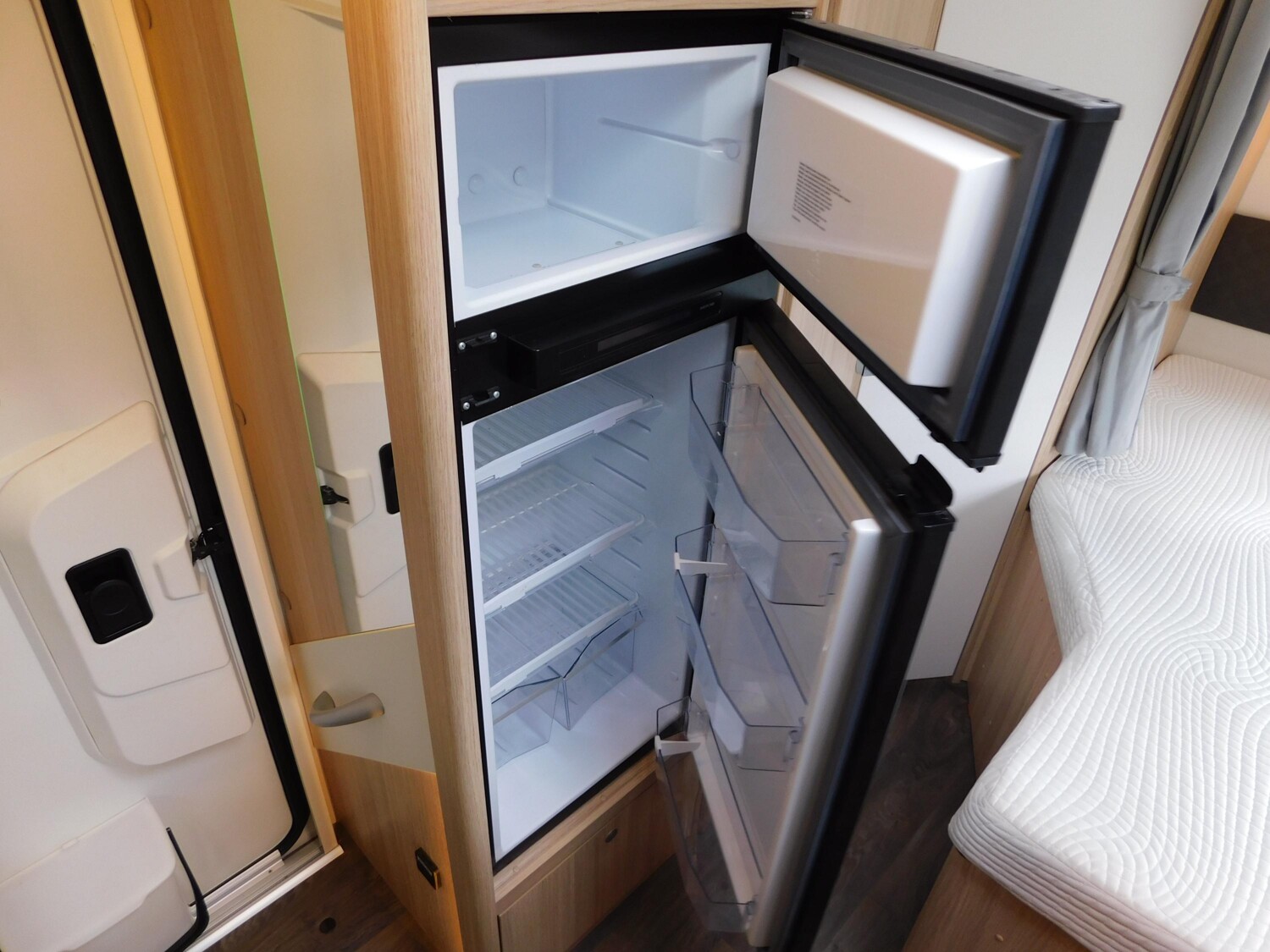 Sunlight T 64 Hubbett, Solar, Wechselrichter, SAT, Klima - Bild 18