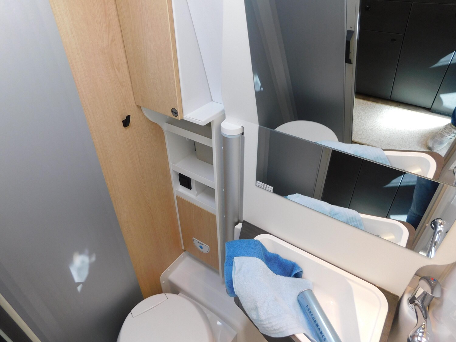 Sunlight Cliff X 640 ACC, Combi4D, Digital-Pkt, 8G-Autom. - Sunlight Reisemobil 2026 - Bild 22 Sunlight Cliff X 640 ACC, Combi4D, Digital-Pkt, 8G-Autom. - Bild 22