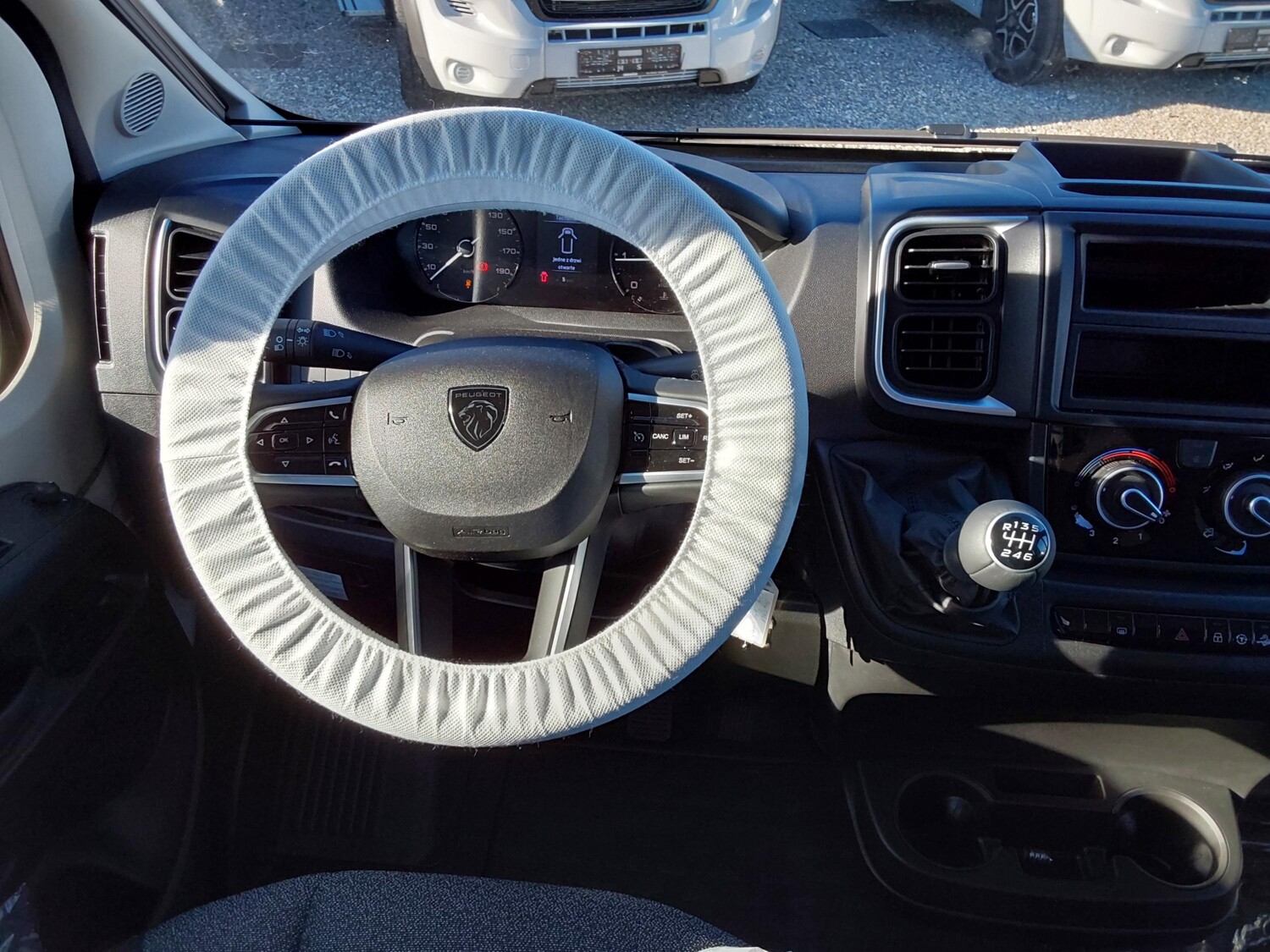 Sunlight Cliff 640 Peugeot - Bild 4