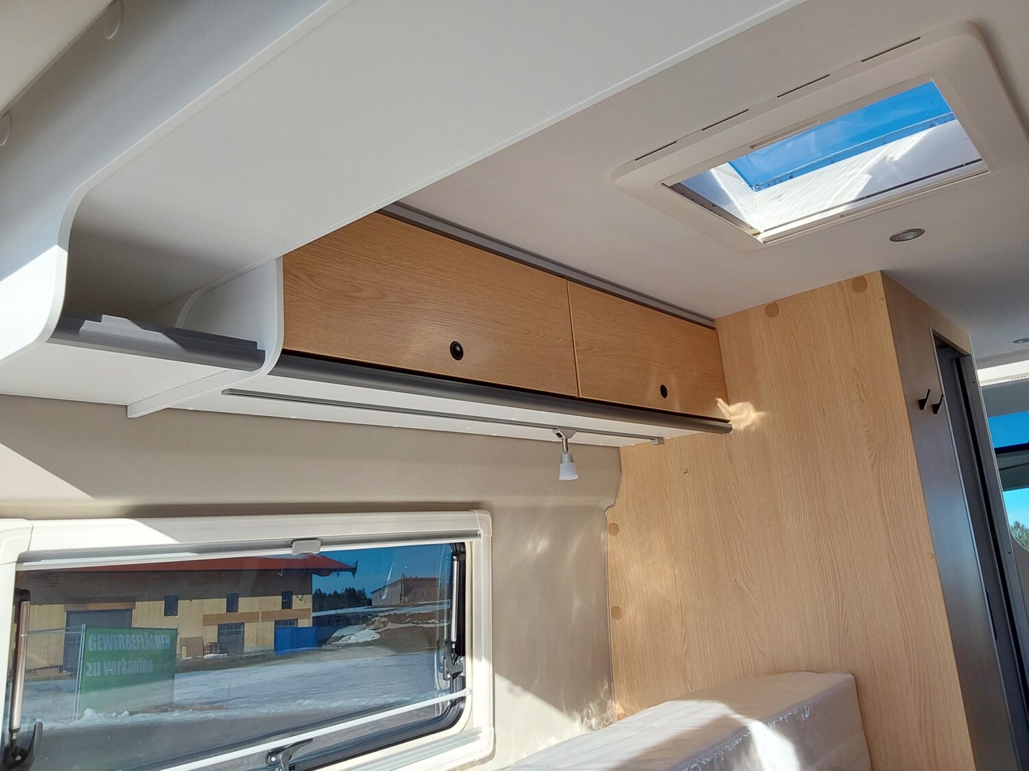 Sunlight Cliff X 640 Automatik + Schwenkbad + Skyroof - Bild 12