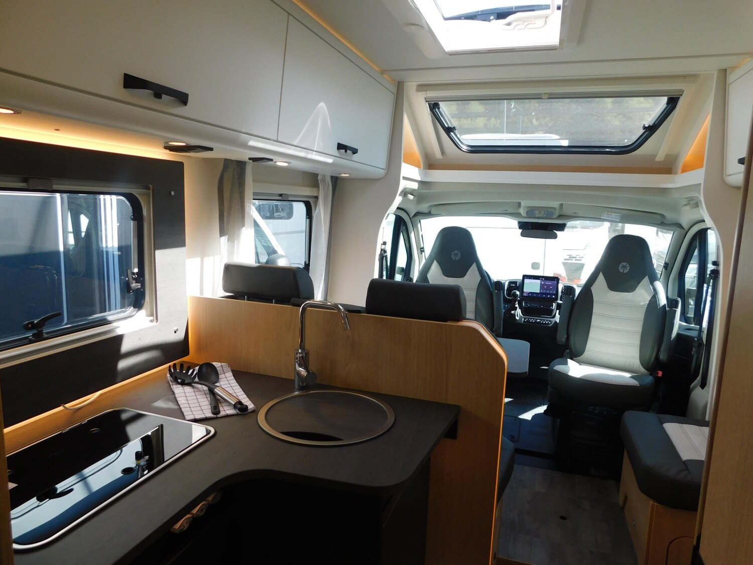 Sunlight Adventure T 66S OHNE Hubbett, ACC, 180/Automatik - Bild 10