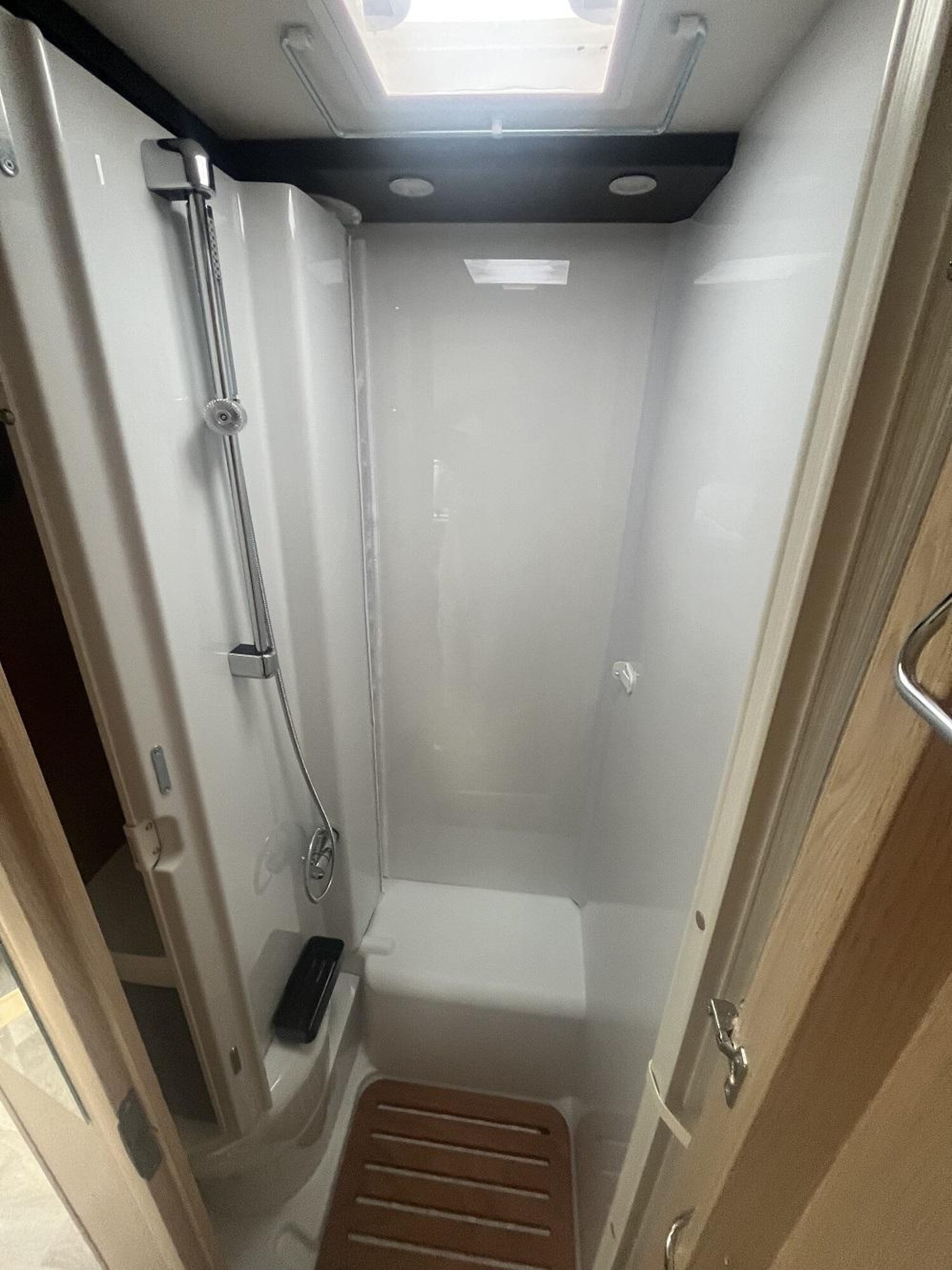 Sunlight Adventure T 66S OHNE Hubbbett, Combi6E, - Bild 10