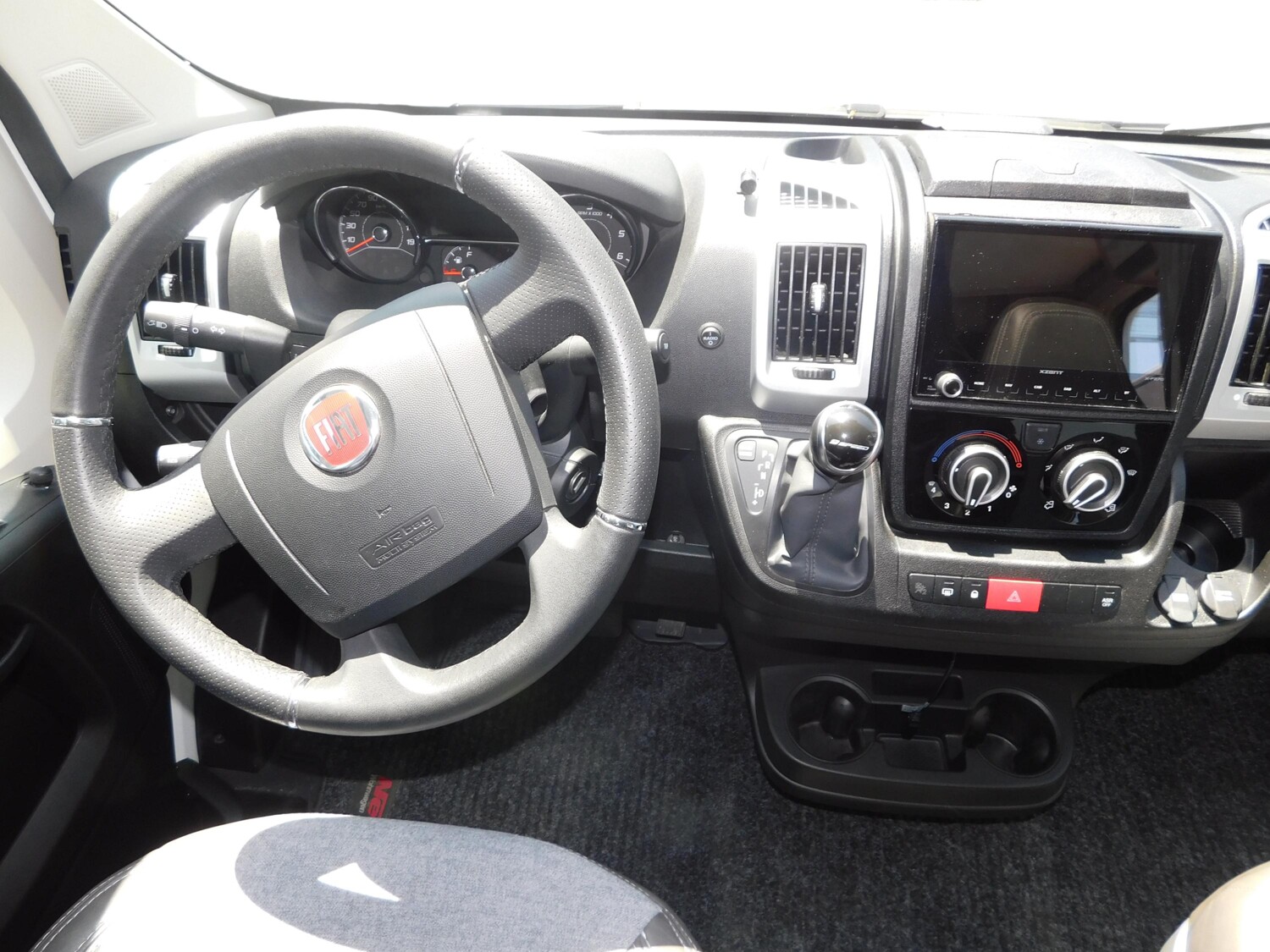 Sunlight T 67 S 9G-Automatik, SAT+TV, Navi+RFK, Hubbett - Bild 7