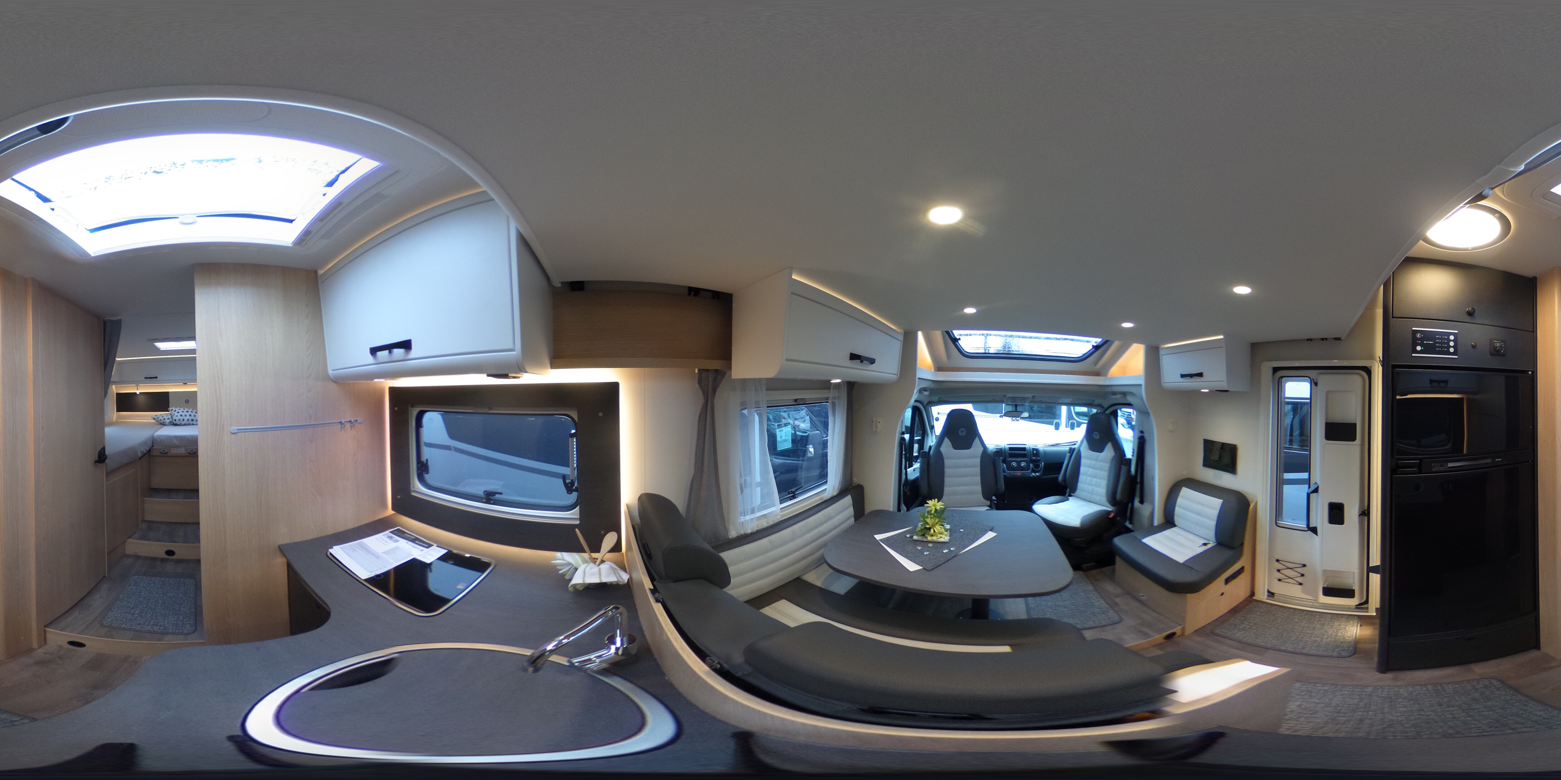 360° Ansicht Sunlight Adventure T 68 SAT+TV, Navi+RFK, Hubbett, Radtr.