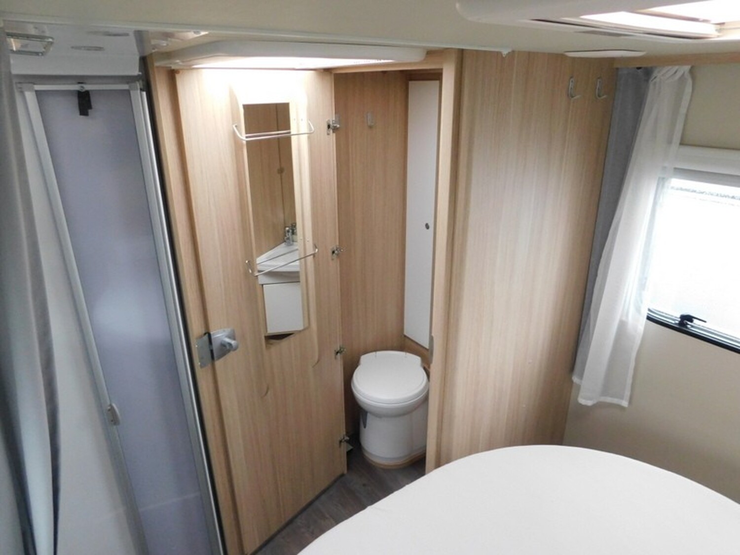 Sunlight T 69 S Hydraulik-Stützen HY 4, Navi+RFK, SAT+TV - Bild 12