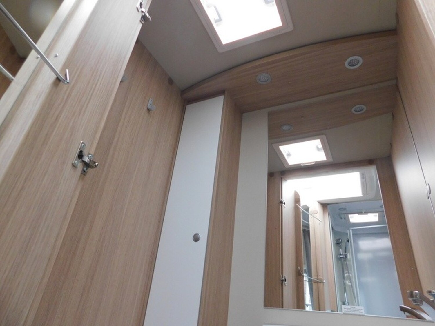 Sunlight T 69 S Hydraulik-Stützen HY 4, Navi+RFK, SAT+TV - Bild 14