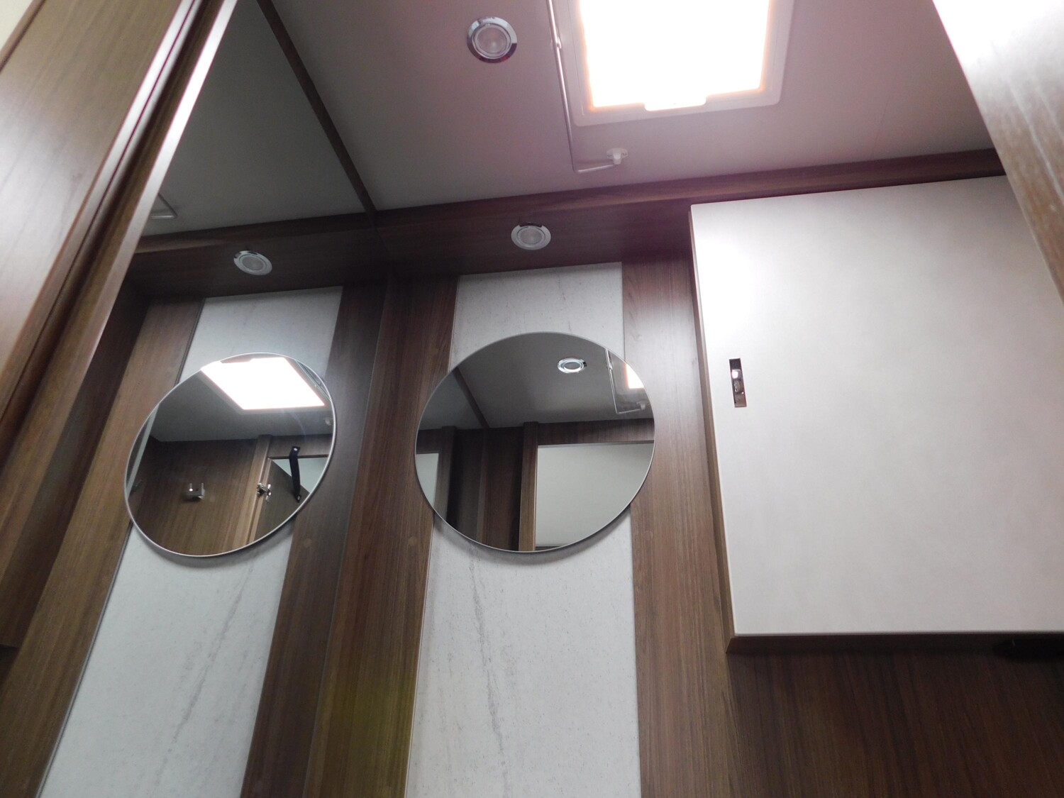 Tabbert Cazadora 420 QD 2.3 Interieur-Paket + Bugfenster - Bild 10