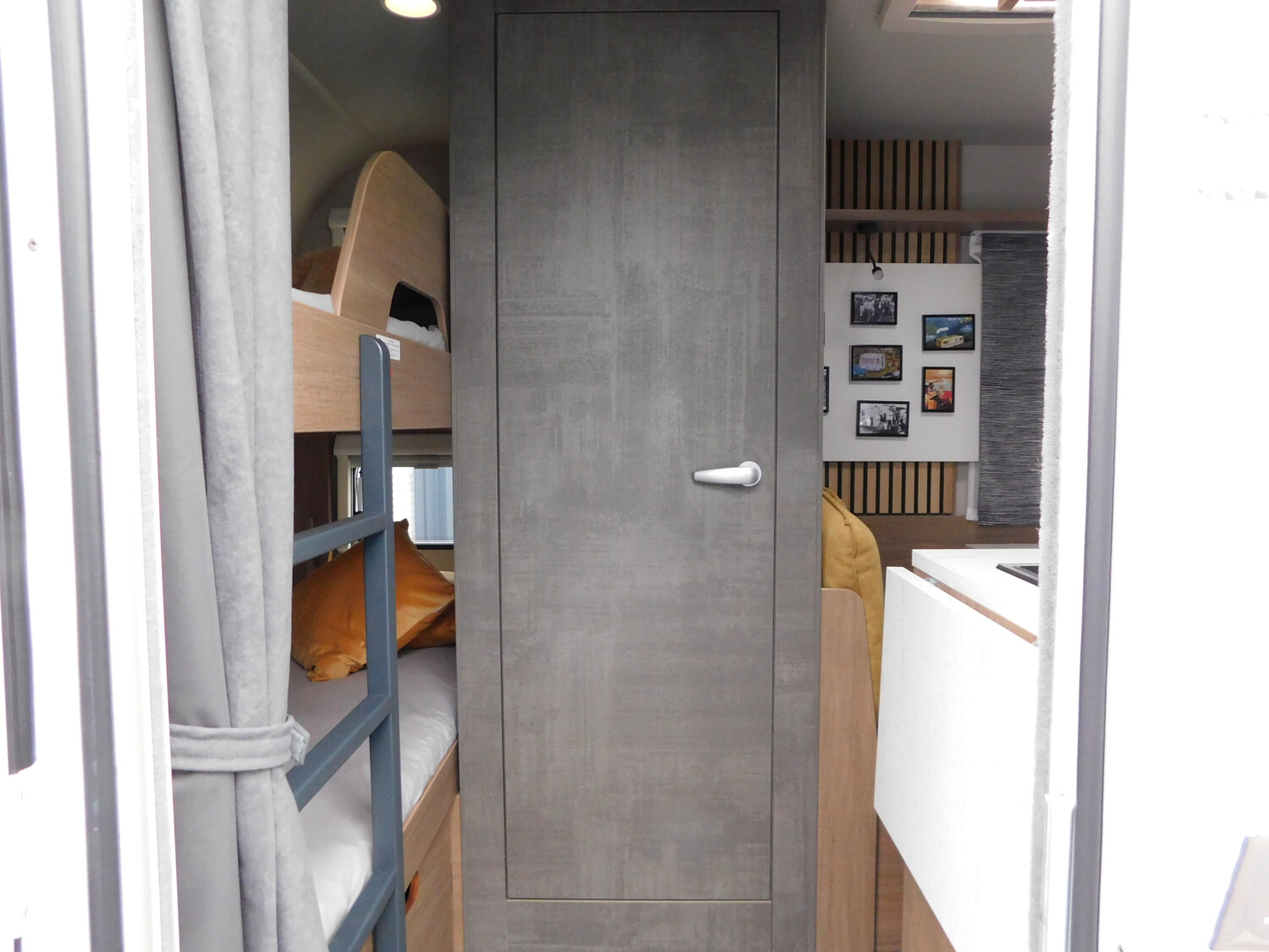 Tabbert Senara 460 DMK 2.3 Auflastung, WaterGel Matratze - Bild 5
