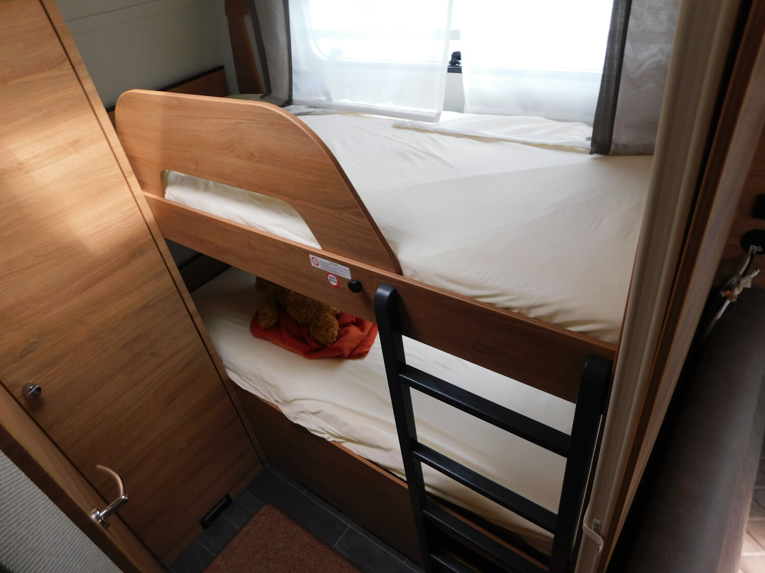 Tabbert Da Vinci 500 KD Außenklappe Stockbett + 2T Achse - Bild 14