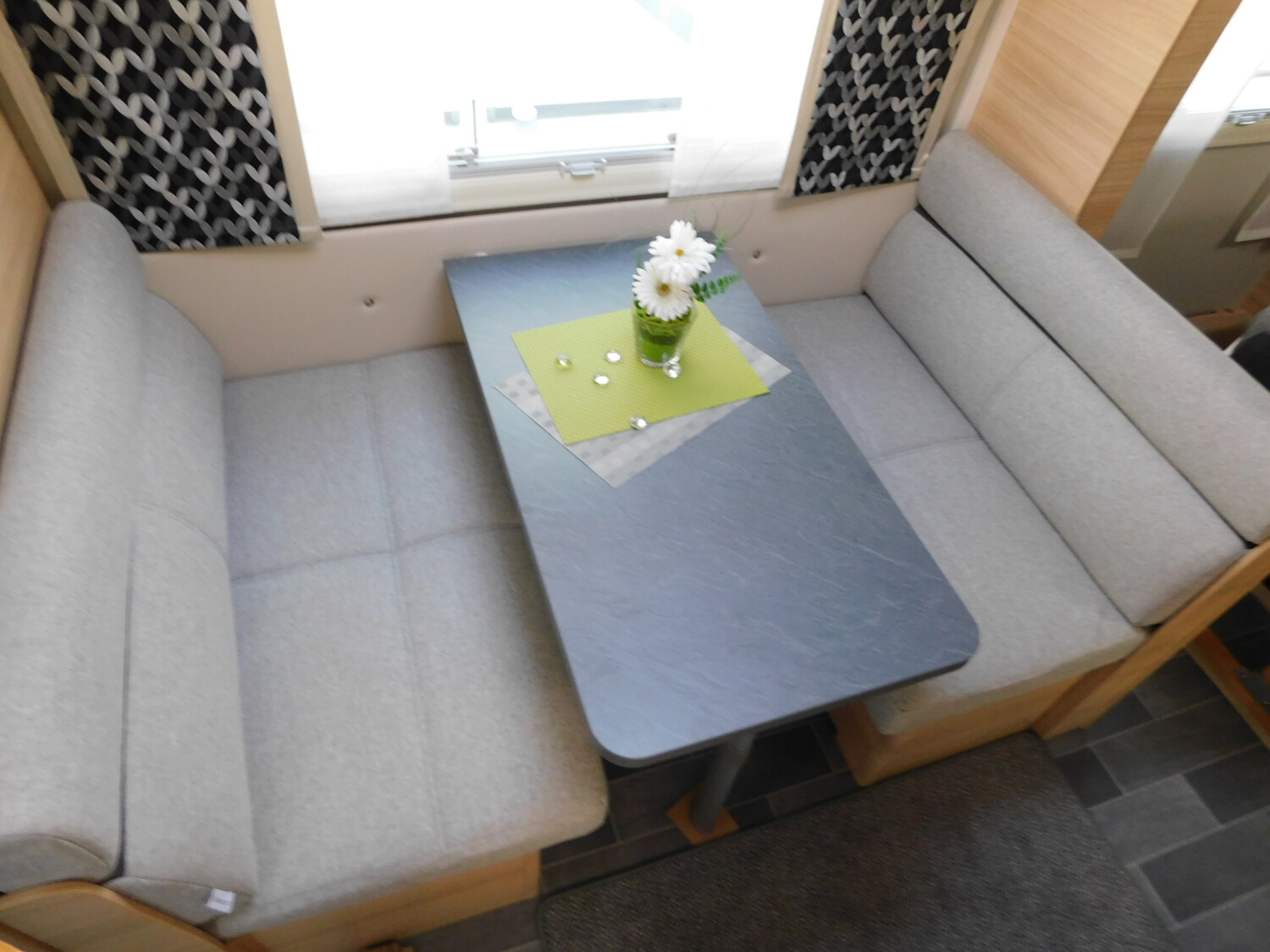 Tabbert Vivaldi 550 DF 2.5 2000Kg,32 Zoll TV,elektr. Fuß - Bild 10