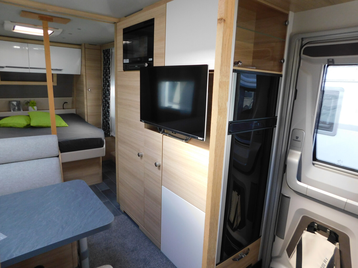 Tabbert Vivaldi 550 DF 2.5 2000Kg,32 Zoll TV,elektr. Fuß - Bild 8