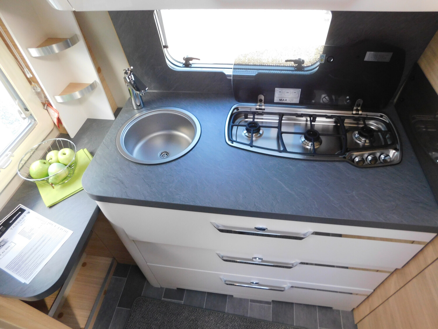 Tabbert Vivaldi 550 DF 2.5 2000Kg,32 Zoll TV,elektr. Fuß - Bild 9