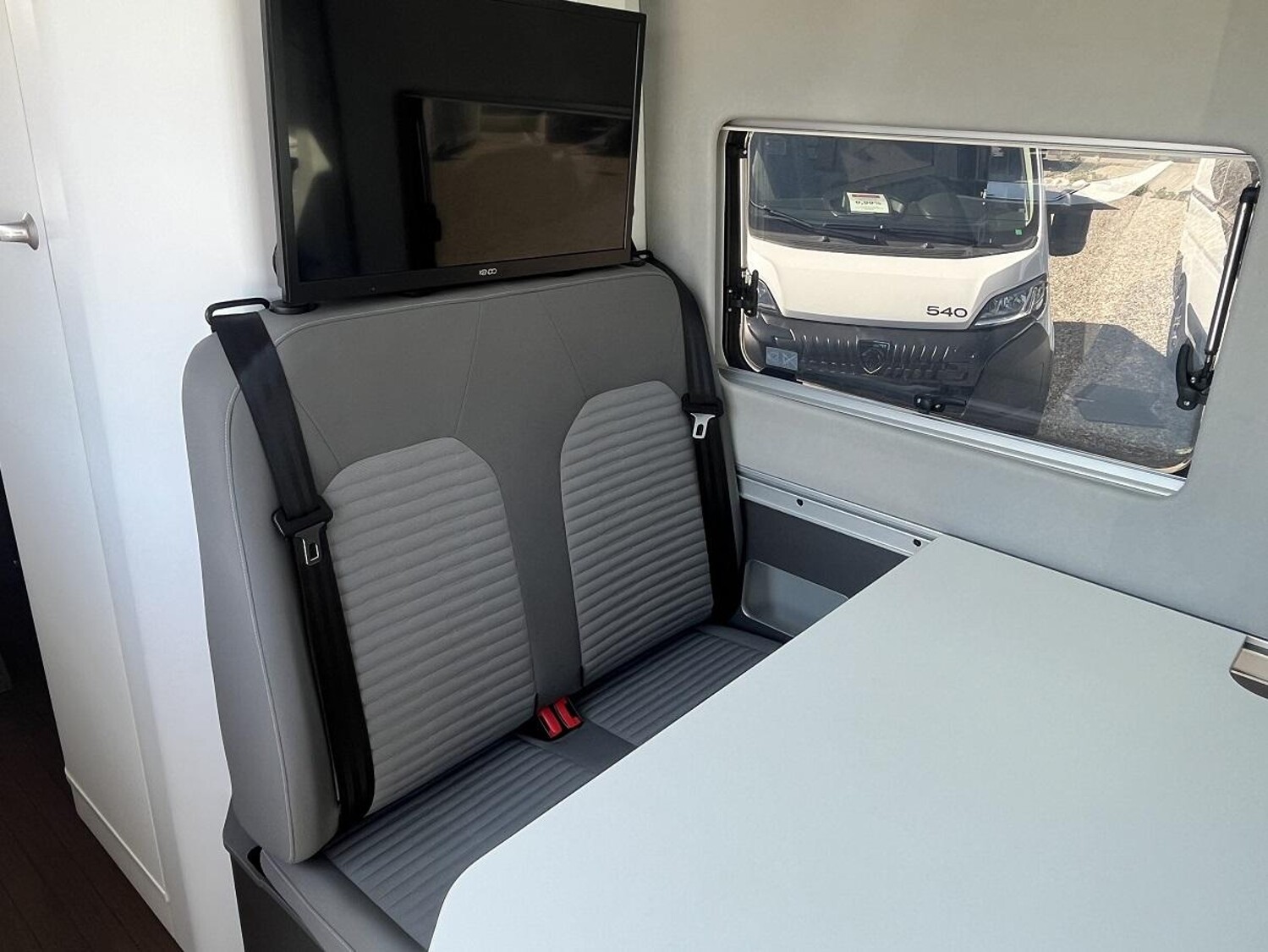 Volkswagen Grand California 680 4x4 Automatik, Navi; AHK - Bild 19