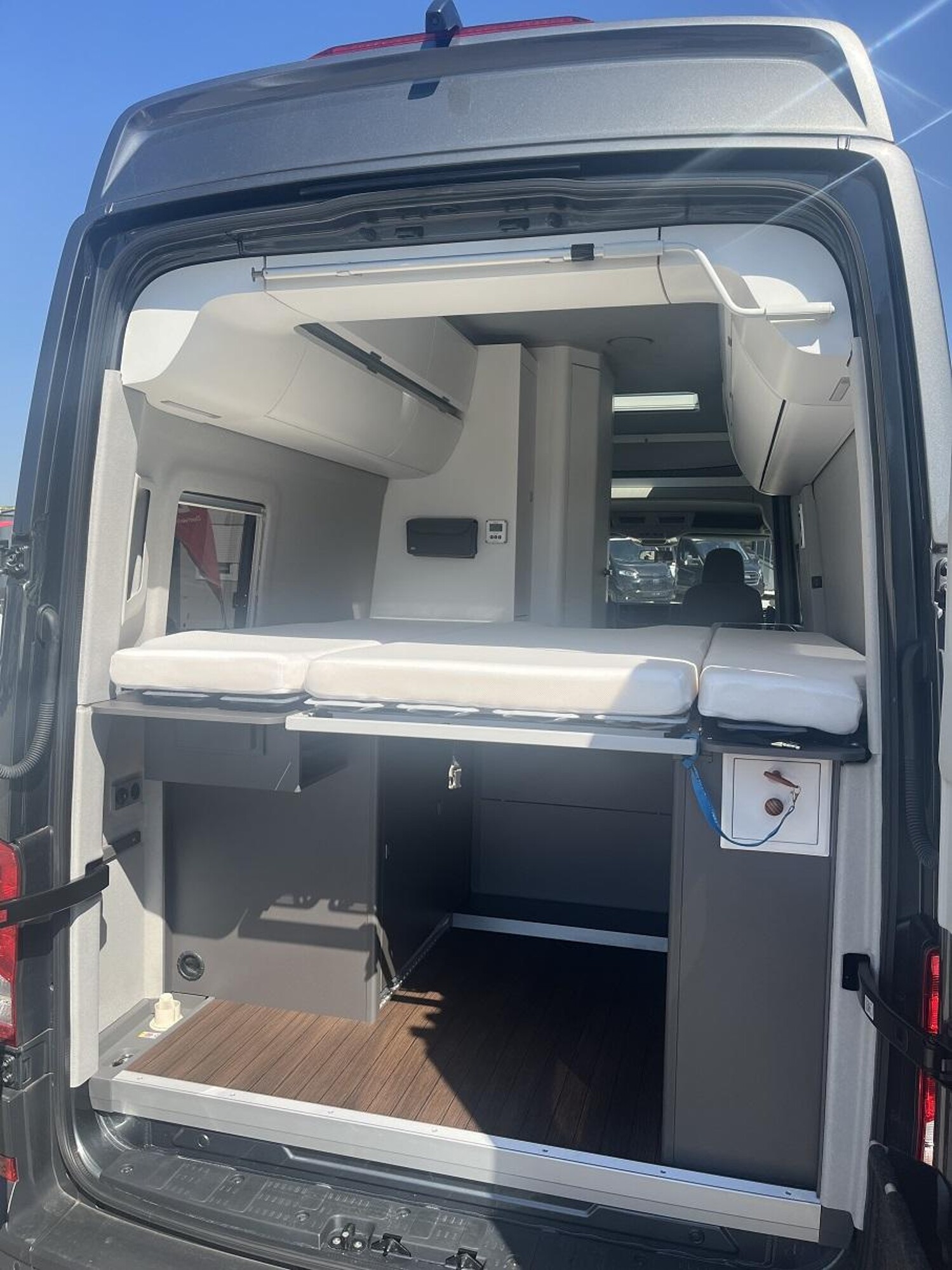 Volkswagen Grand California 680 4x4 Automatik, Navi; AHK - Bild 3