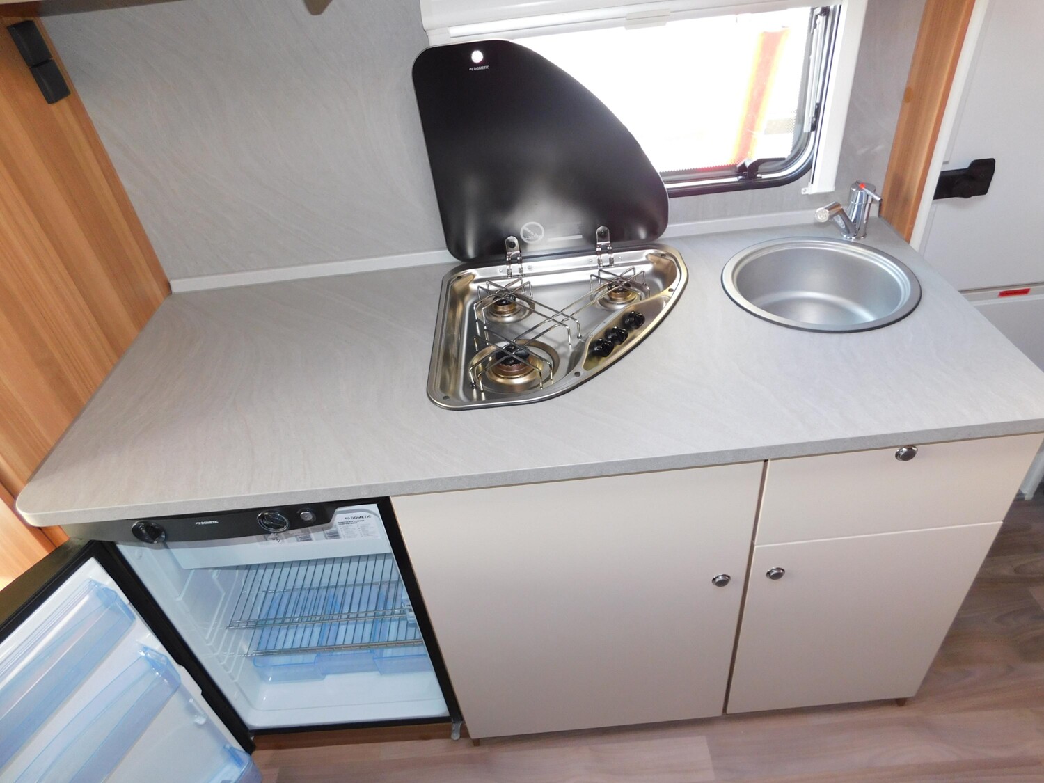 Weinsberg CaraOne 480 QDK Mover, Bug- & Toilettenfenster - Weinsberg Caravan 2020 - Bild 12 Weinsberg CaraOne 480 QDK Mover, Bug- & Toilettenfenster - Bild 12