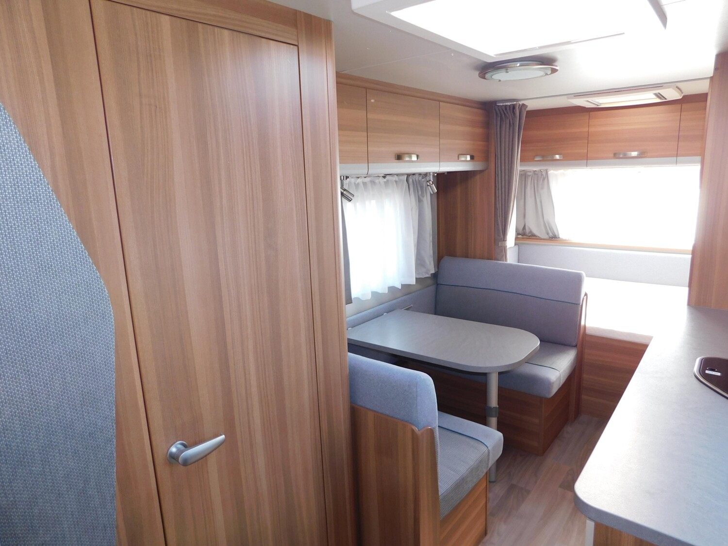 Weinsberg CaraOne 480 QDK Mover, Bug- & Toilettenfenster - Weinsberg Caravan 2020 - Bild 4 Weinsberg CaraOne 480 QDK Mover, Bug- & Toilettenfenster - Bild 4